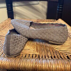 Skechers Cleo Honeycomb Stretch Knit Ballet Flats Size 7 Taupe Scalloped Slip On